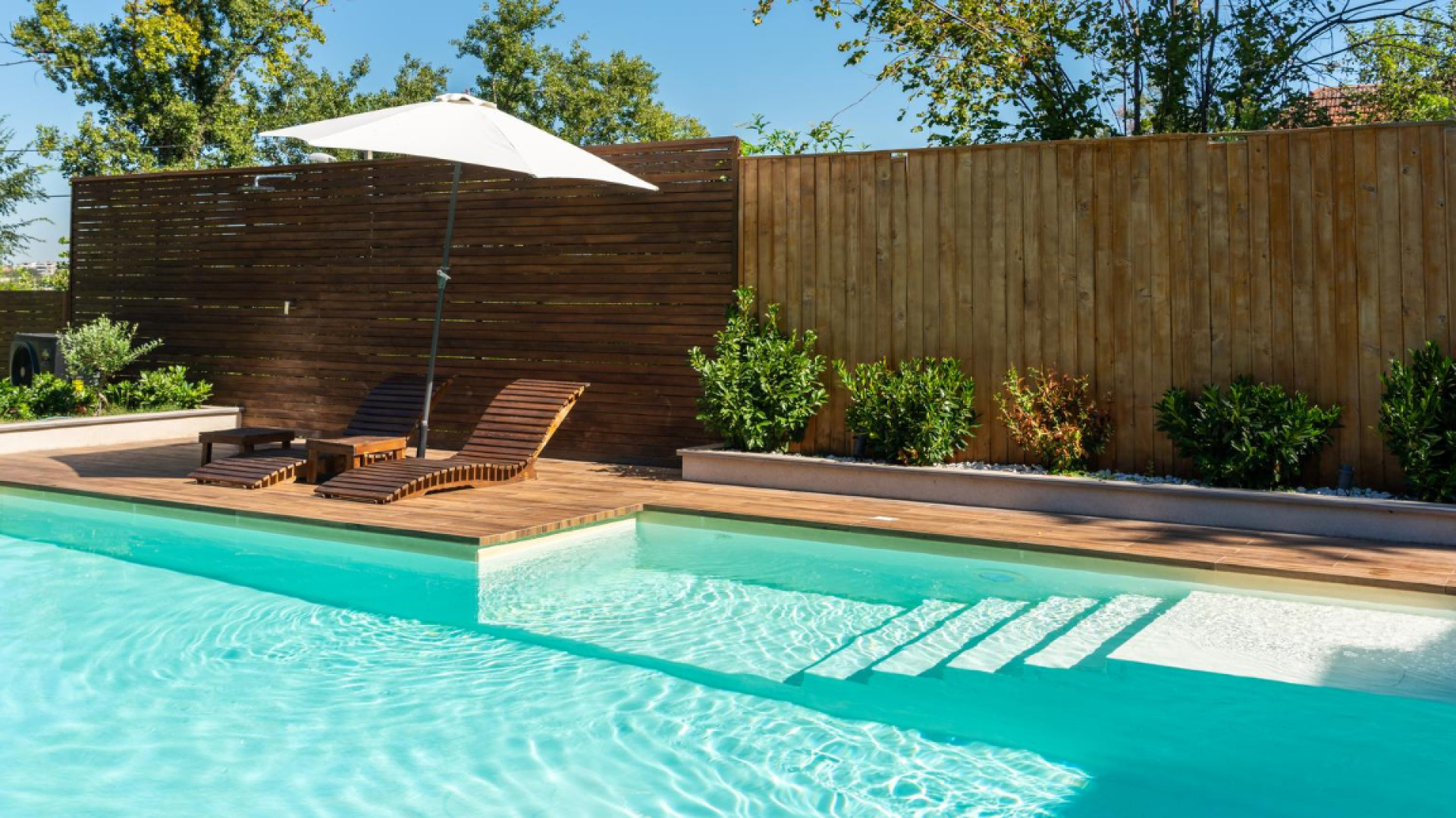 Pisciniste en Gironde : construction, rénovation et entretien de piscine sur mesure
